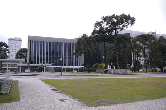 Deputados votam seis projetos na sessão plenária de segunda-feira (22)