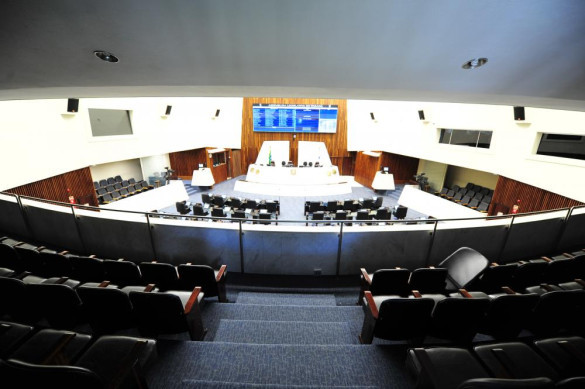 Deputados querem congelar salário do Governador do Paraná até 2022