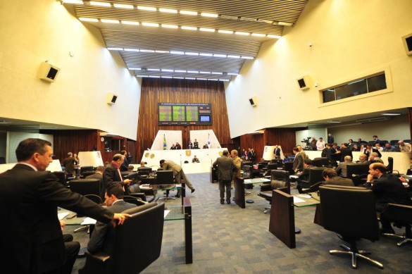Deputados aprovam regras para o serviço de fornecimento e aluguel de máquinas de cartão de crédito e débito
