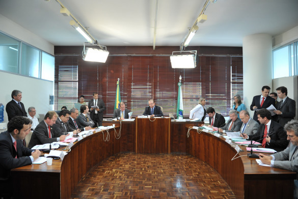 Mensagens que tiveram votação adiada voltam à pauta da CCJ na terça-feira (5)