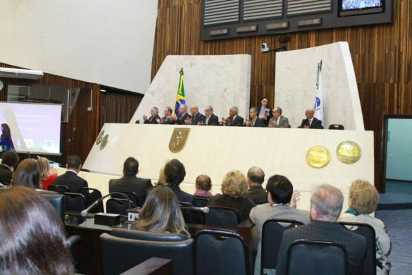 Assembleia Legislativa promove sessão solene para homenagear trabalhadores do Paraná
