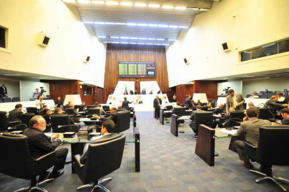Deputados aprovam projeto que prevê programas educativos contra o desperdício de água