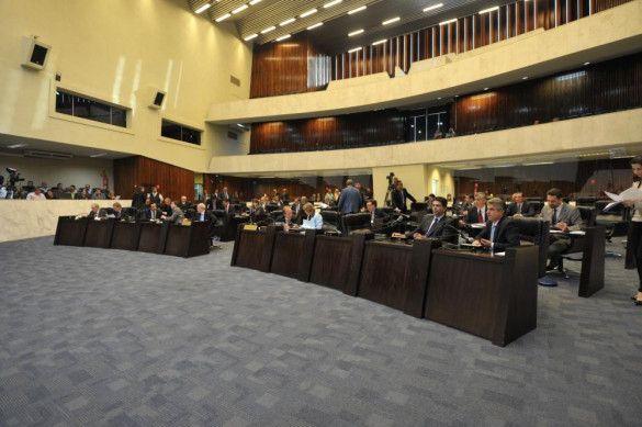 Assembleia aprova substitutivo a projeto que pretende dar mais transparência à venda de combustíveis