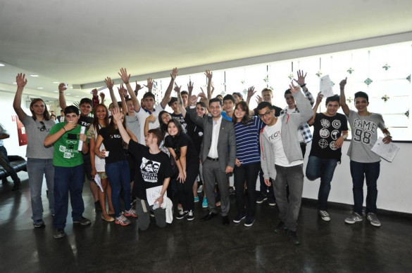 Estudantes de Curitiba e de Campo Largo visitam a Assembleia Legislativa