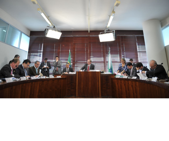 CCJ aprova cinco mensagens do Executivo e adia votação de duas para a semana que vem