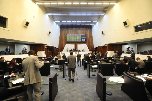 Plenário aprova projeto que trata de obrigações dos revendedores de veículos convocados para recall