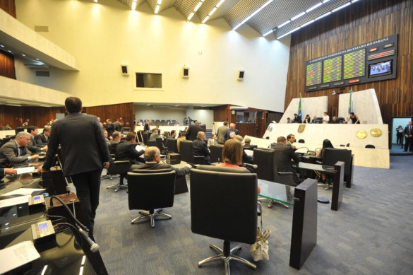Aprovados cinco projetos de lei na sessão plenária desta segunda-feira (13)