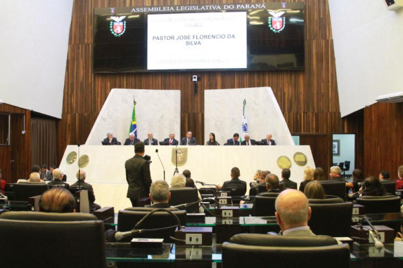 Assembleia entrega título de Cidadão Honorário do Paraná ao pastor José Florêncio da Silva