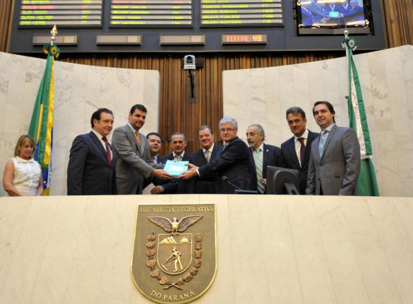 Relatório final da Comissão de Revisão do Regimento Interno é apresentado em Plenário