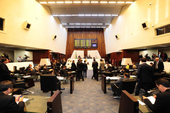 Deputados aprovam projeto para garantir que deficientes visuais tenham acesso a projetos culturais