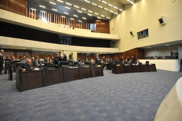 Deputados aprovam projeto que disciplina a convocação de servidores do Judiciário