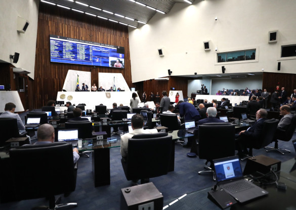 Projeto impõe a bancos que forneçam comprovantes de início do atendimento