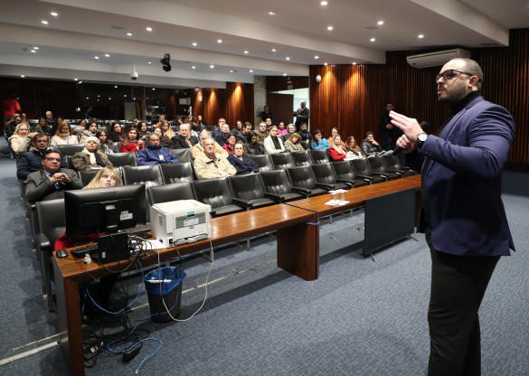 Escola do Legislativo: consumo consciente e organização orçamentária são temas de palestra para servidores da Casa