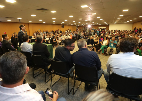 Reivindicações de Arapongas e região são entregues à Assembleia em Sessão Especial