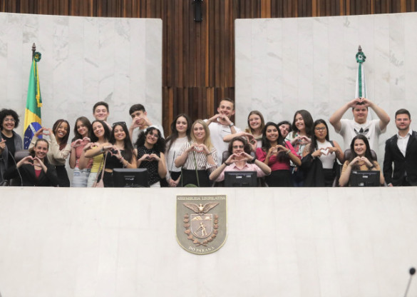 Visitas guiadas na Assembleia Legislativa são aulas de cidadania e participação política