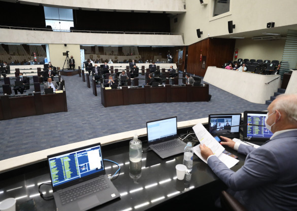 Projeto que reajusta piso salarial dos professores é aprovado em 1º turno