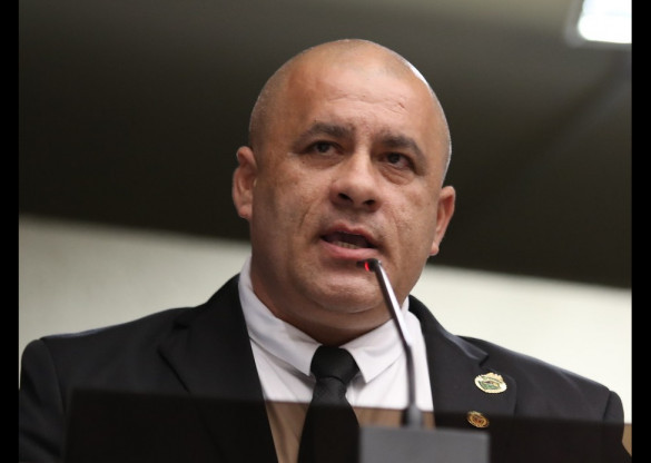 Vitória do povo, diz deputado sobre suspensão do reajuste da água