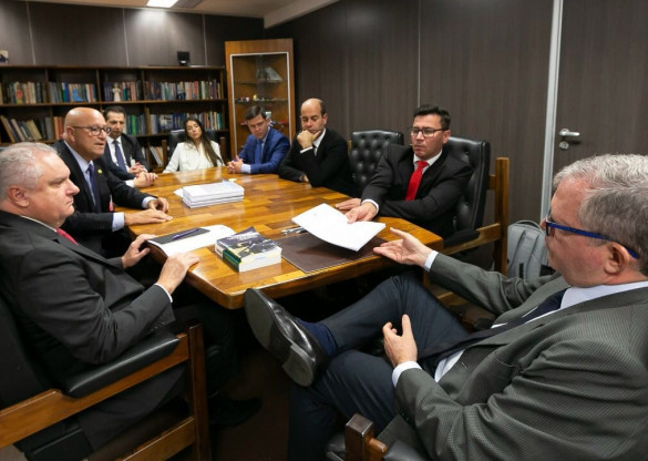 Deputados entregam ao TCU relatório técnico sobre pedágios do Paraná