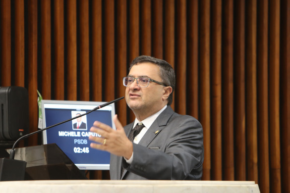 Deputado destaca decisão do governo que atende farmácias no Paraná