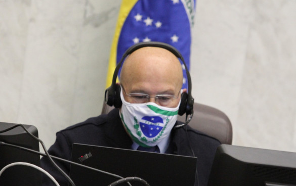 Vetos anulam lei nacional do uso da máscara