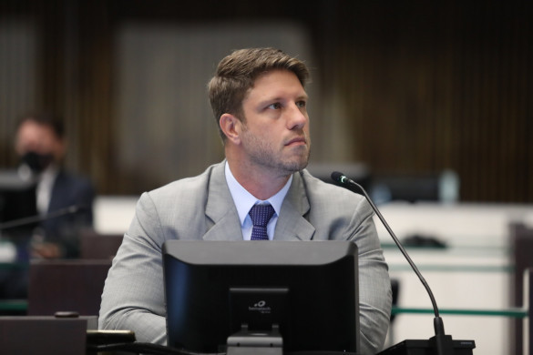 Deputado Requião Filho pede informações ao DER e providências ao MP-PR sobre problemas no ferry boat