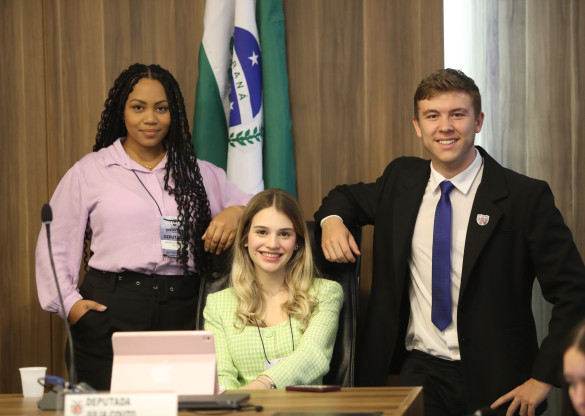 Acadêmicos revelam sonhos e sacrifícios para estar no Parlamento Universitário