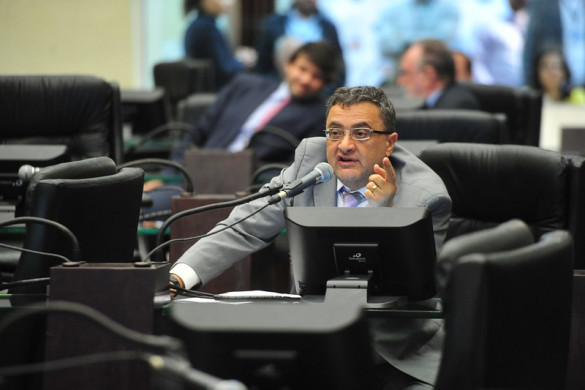 Proposta de privatização de unidades básicas de saúde é repudiada por deputado
