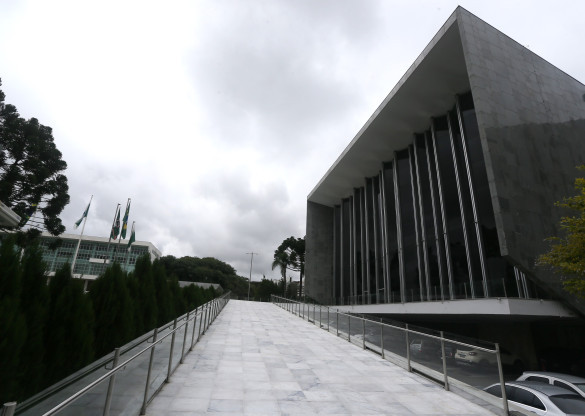 Homenagens, votações e debates sobre temas como pedágio e dengue movimentam o parlamento