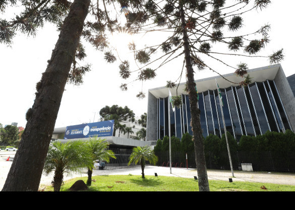 Agenda da Assembleia tem homenagens e debates sobre saúde, moradia e anistia