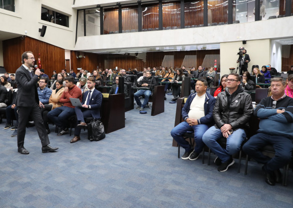 Curso apresenta o caminho das leis e destaca importância da linguagem acessível
