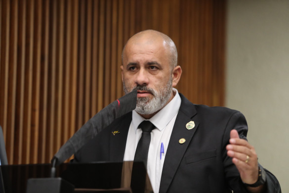 Deputado Soldado Fruet denuncia contratos sem licitação da Ferroeste com advogados