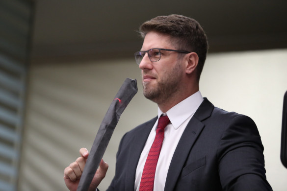 Deputado Requião Filho pede relatório da vacinação contra a Covid-19 no Paraná
