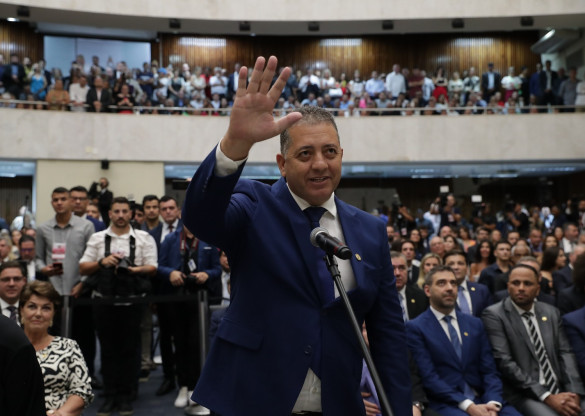 Deputado Cobra Repórter toma posse para o terceiro mandato como deputado estadual