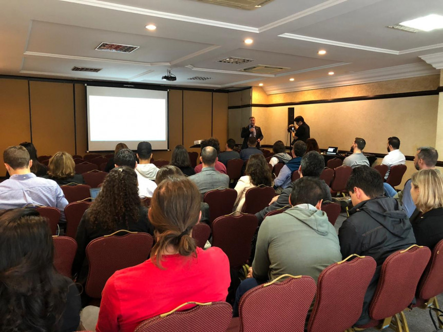 Deputado Bacil ministra palestra sobre erva-mate no Smart Farm.