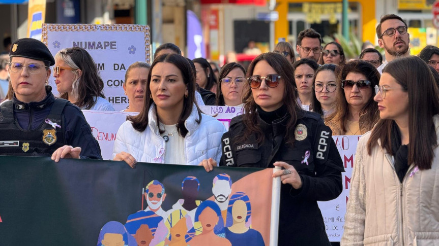 Em Ponta Grossa, a líder da Bancada Feminina, deputada Mabel Canto (PP), participou do ato e do plantio de seis árvores em homenagem às vítimas do último ano.