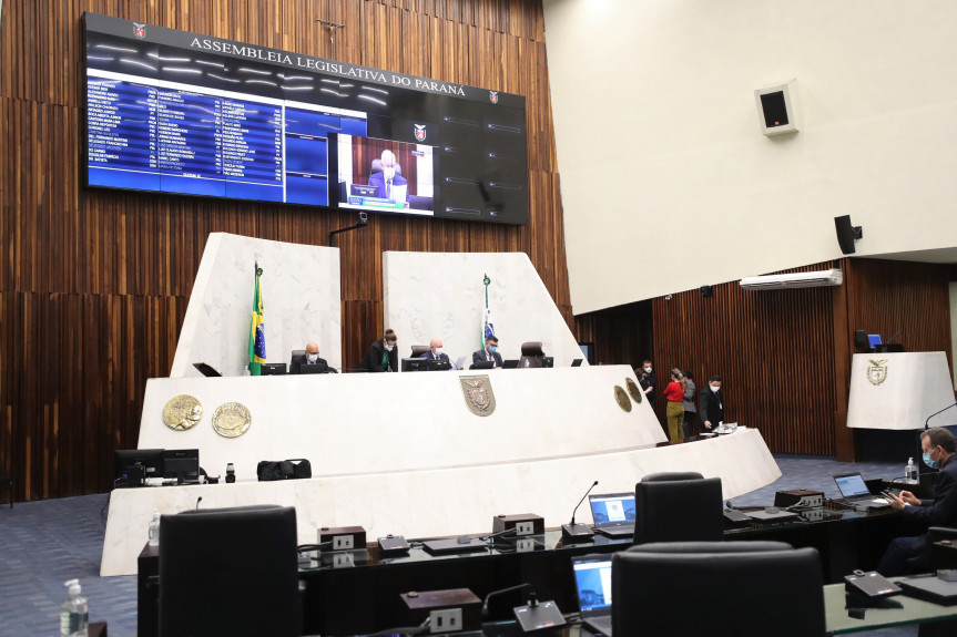 Deputados aprovam redação final de projeto de lei que torna política de Estado o apoio aos hospitais públicos e filantrópicos do SUS no Paraná.