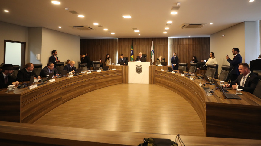 Reunião extraordinária ocorreu no início da tarde desta segunda-feira (23), no Auditório Legislativo.