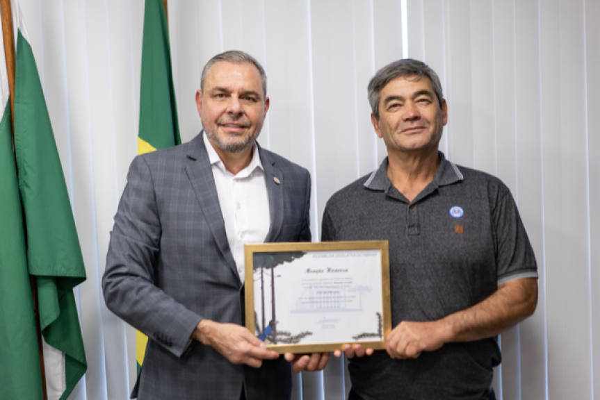 Joel de Oliveira, de 62 anos, foi homenageado pelo deputado estadual Ricardo Arruda (PL) nesta segunda-feira (26), na Assembleia Legislativa do Paraná.