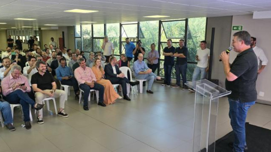 O deputado estadual Cobra Repórter, que integrou a Missão Índia do Governo do Paraná, esteve presente e comemorou o anúncio.