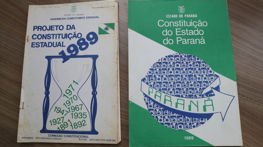 Por determinação da Constituição Federal de 1988, todos os estados tinham o prazo de um ano para elaborar também suas Cartas. Em 1989, o Paraná, por meio da Assembleia Legislativa, elaborou sua Constituição Estadual, que segue em vigor até hoje.