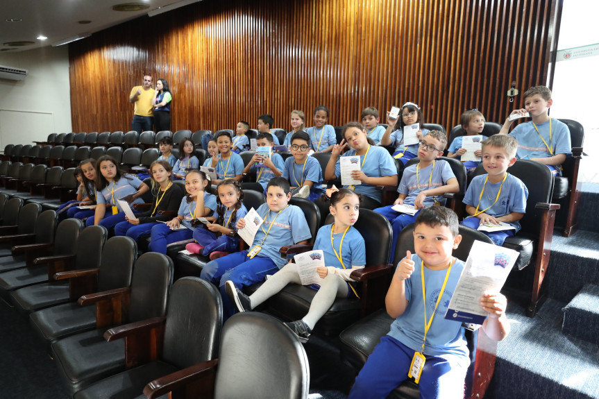 Alunos de Educação Infantil visitam a Assembleia Legislativa