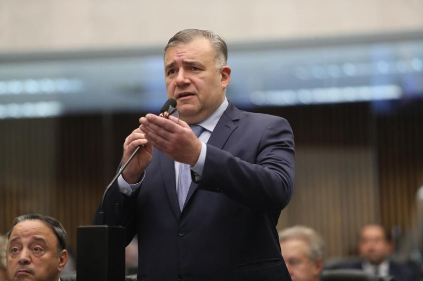 Proposta foi protocolada pelo deputado Ney Leprevost (União), coordenador da Frente Parlamentar da Medicina.