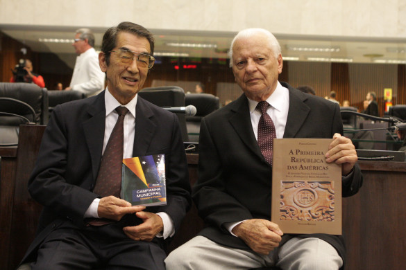 Nivaldo Krüger e Júlio Ando lançam livros na Assembleia