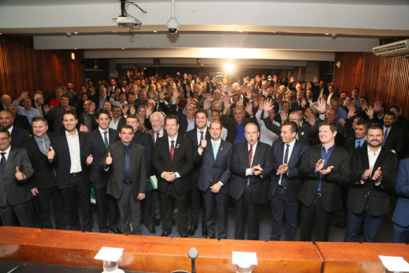 Prefeito de Pérola é o novo presidente da Associação dos Municípios