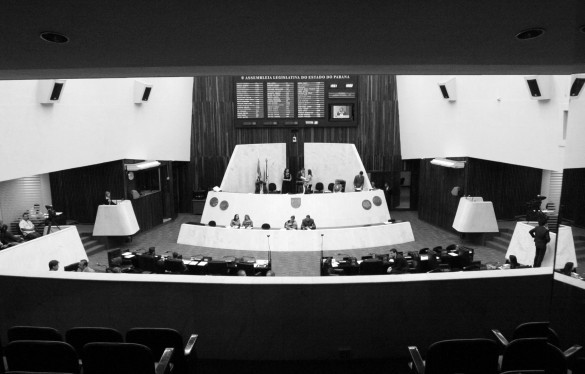 Plenário adia apreciação de veto do Poder Executivo
