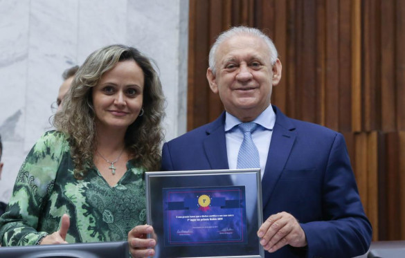Deputados celebram a premiação nacional do aplicativo da Assembleia "Agora é Lei no Paraná"