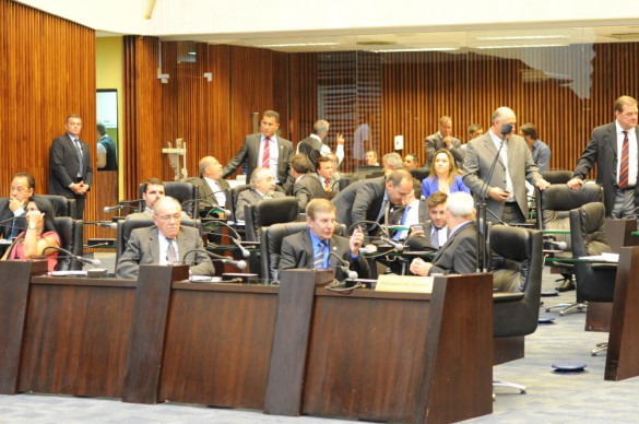 Deputados aprovam projetos de lei que revogam concessões de títulos de utilidade pública