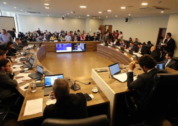 CCJ discute propostas para as áreas da educação e saúde na primeira reunião do ano
