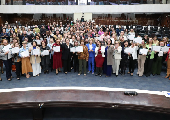 Sessão Solene na Assembleia Legislativa reconhece e homenageia profissionais da enfermagem