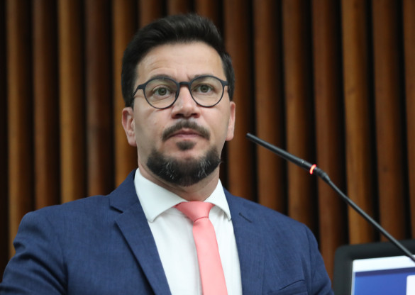 Líder da Oposição cobra explicações da SEED após professora infartar durante reunião em colégio cívico-militar, em Curitiba